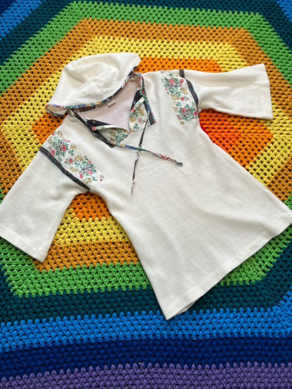 80's Vintage Selador White Knit Rainbow Calico Floral Hoodie Top Blouse Shirt